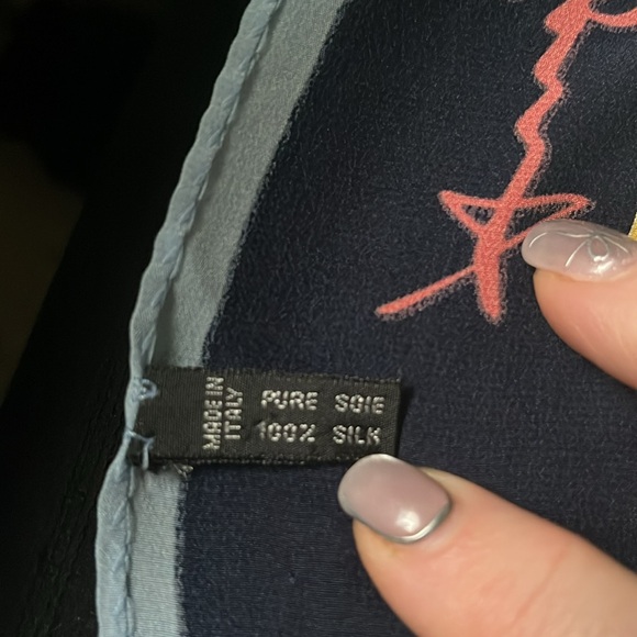 Andy Warhol “Marilyn” 100% Silk Scarf- 33” X 33” square - Picture 3 of 4